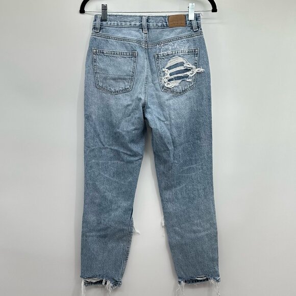 American Eagle Ripped Distressed Shark Bitten Ankle Mom Jeans Size 24 Short - Picture 4 of 7